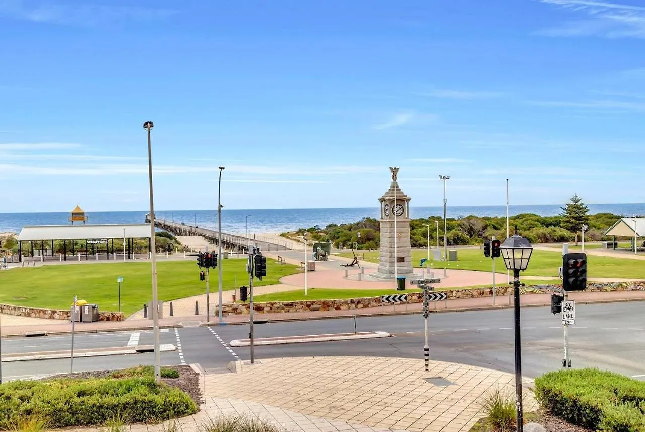 Apartment The Seaside Loft - A Breezy Beachside Lifestyle Adelaide