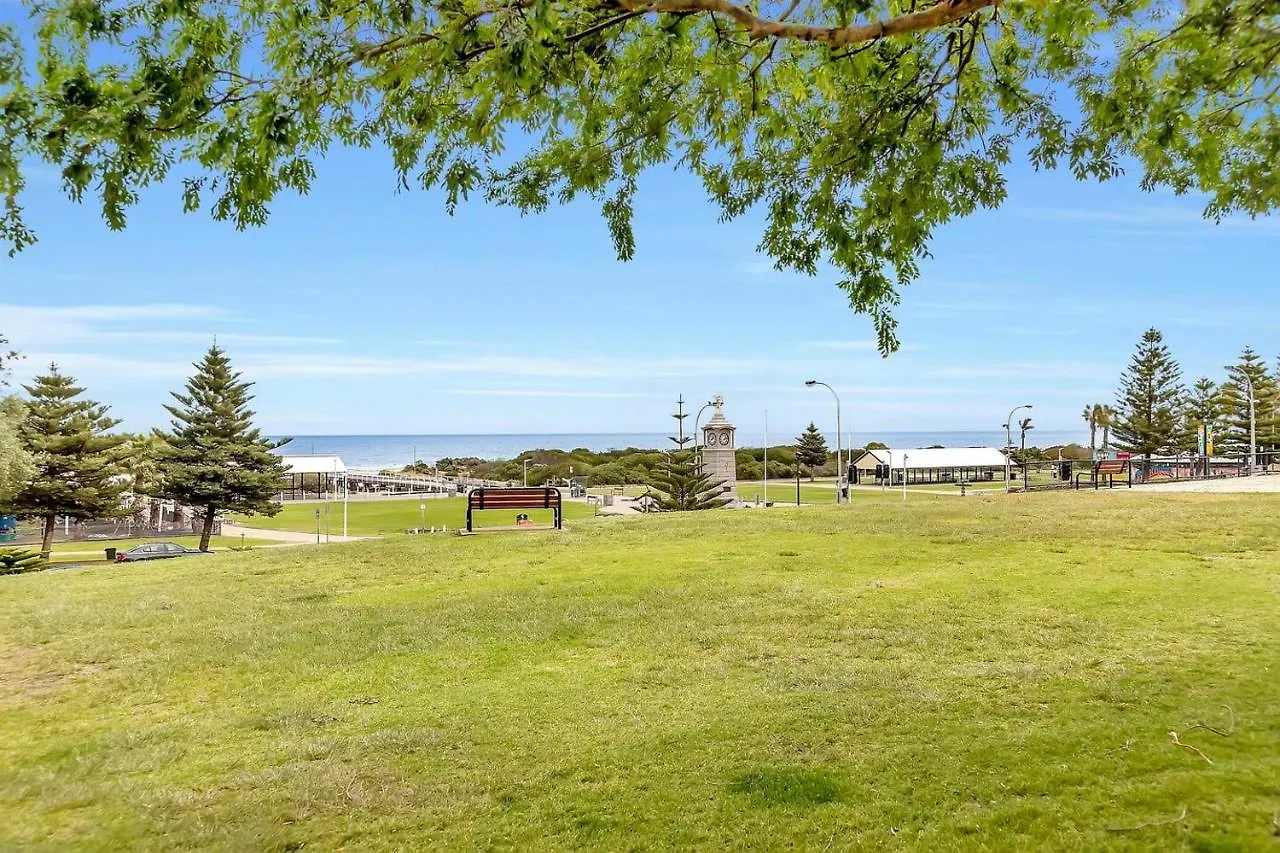 The Seaside Loft - A Breezy Beachside Lifestyle Adelaide